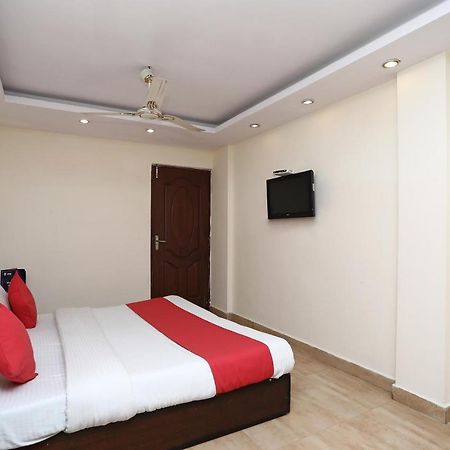 Oyo 4956 Hotel Maharaja Palace Kanpur Esterno foto