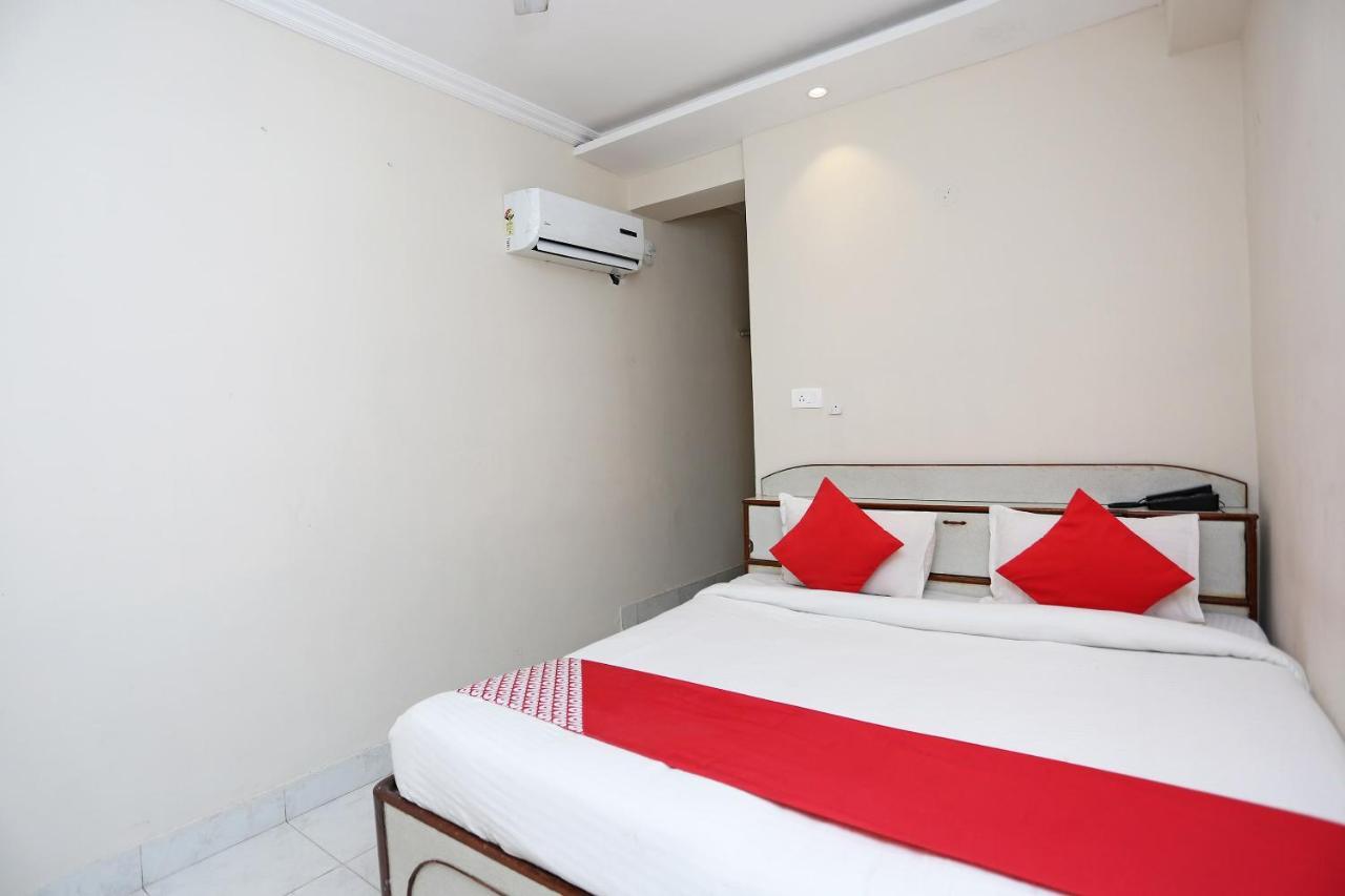 Oyo 4956 Hotel Maharaja Palace Kanpur Esterno foto