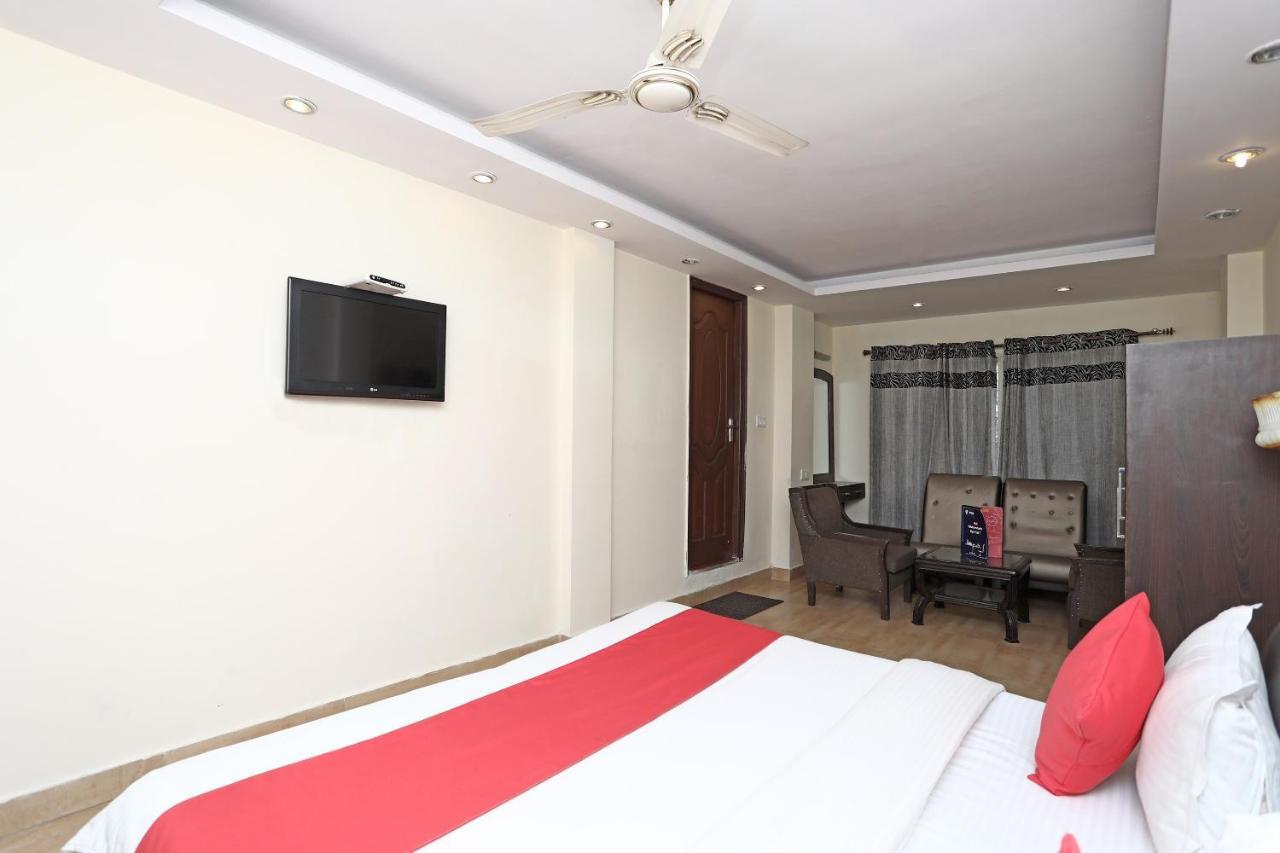 Oyo 4956 Hotel Maharaja Palace Kanpur Esterno foto