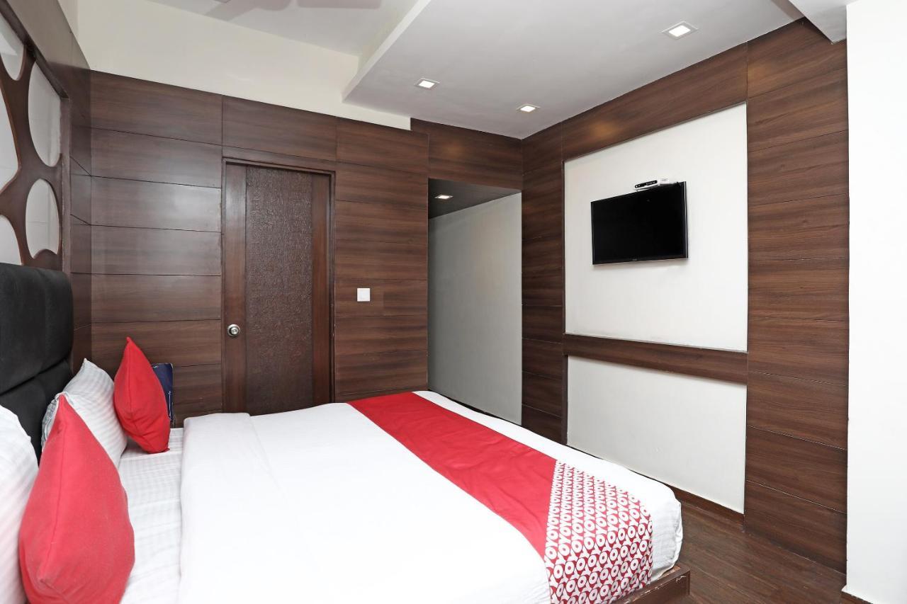 Oyo 4956 Hotel Maharaja Palace Kanpur Esterno foto