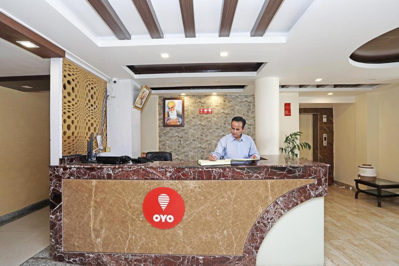 Oyo 4956 Hotel Maharaja Palace Kanpur Esterno foto