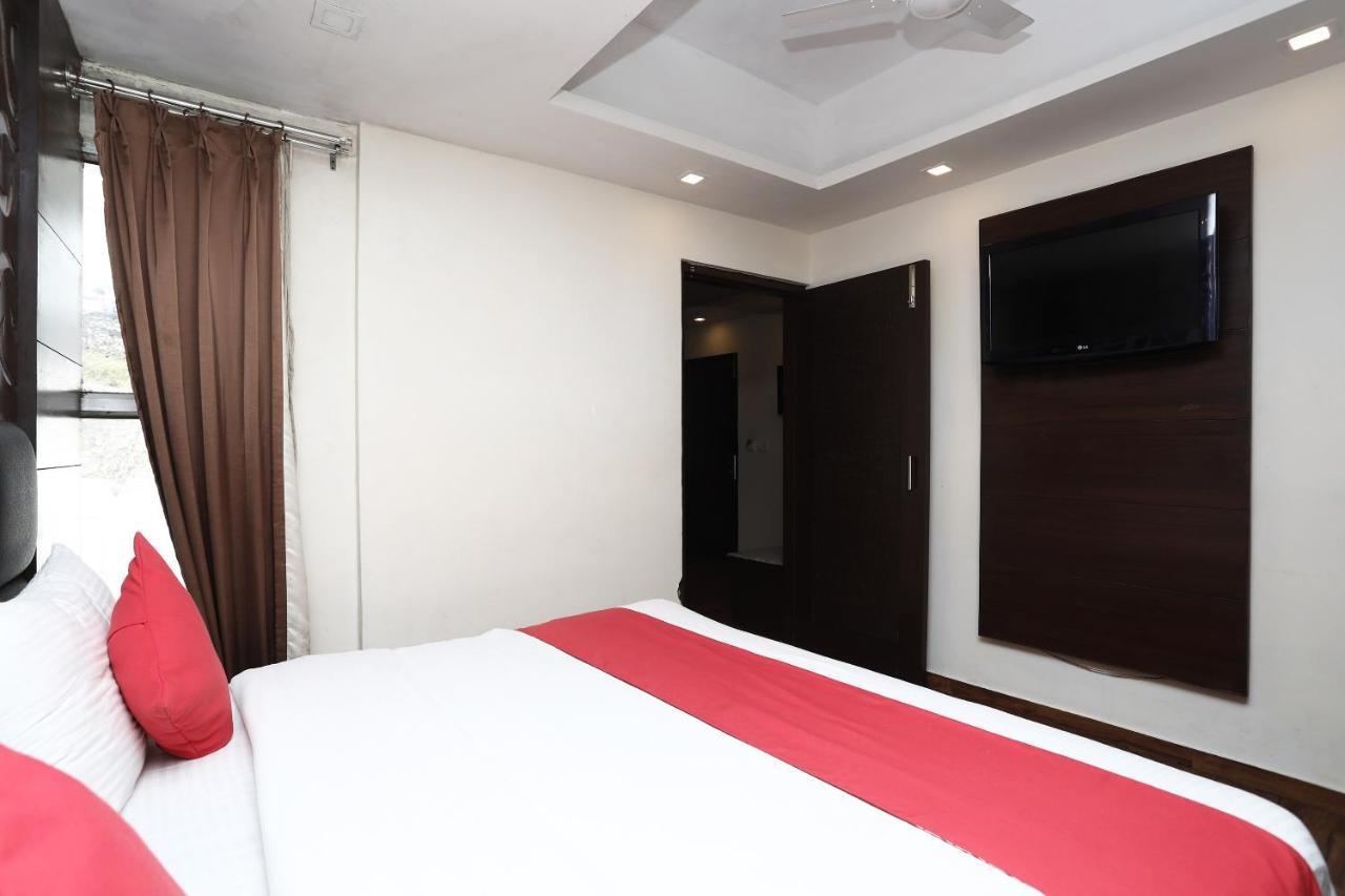 Oyo 4956 Hotel Maharaja Palace Kanpur Esterno foto