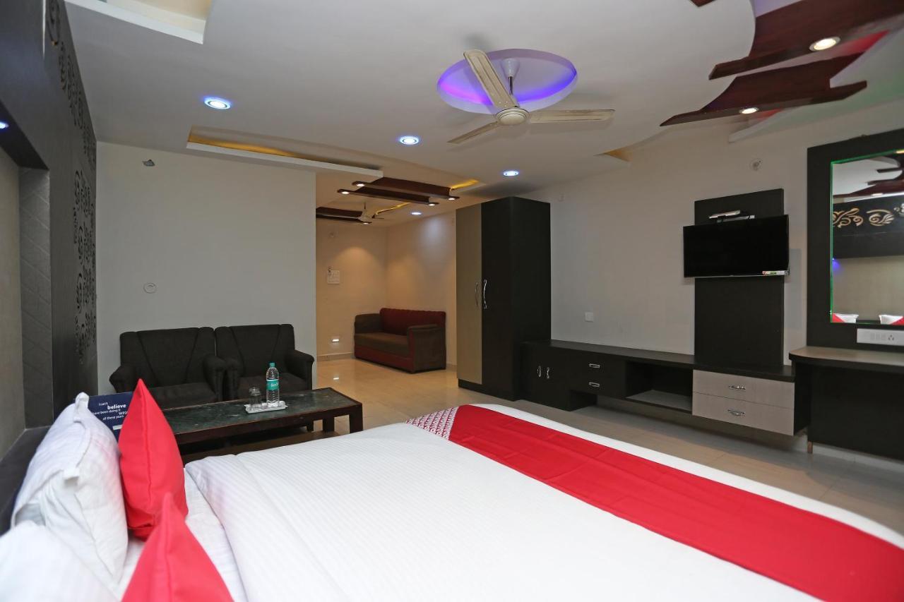 Oyo 4956 Hotel Maharaja Palace Kanpur Esterno foto