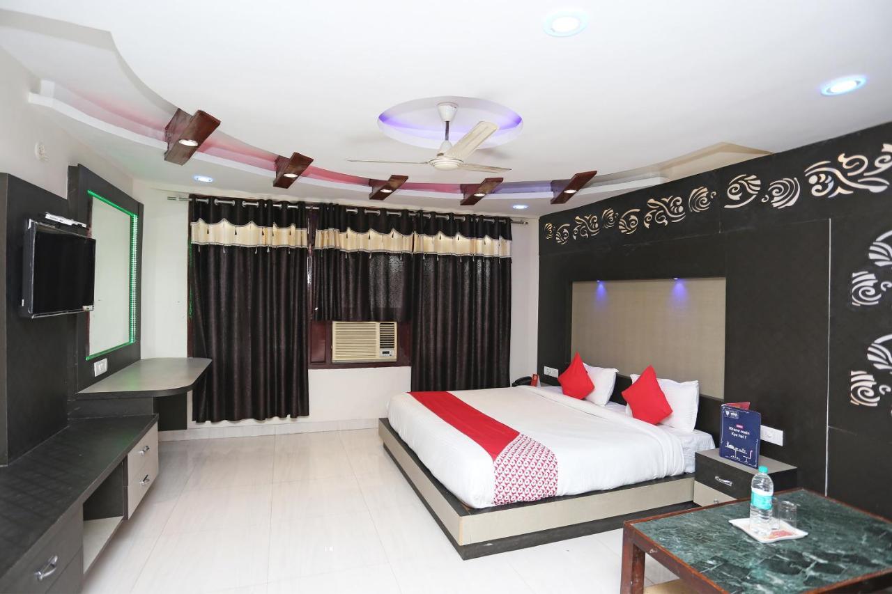 Oyo 4956 Hotel Maharaja Palace Kanpur Esterno foto