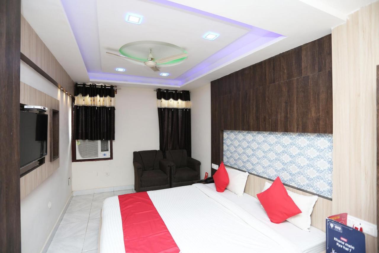 Oyo 4956 Hotel Maharaja Palace Kanpur Esterno foto