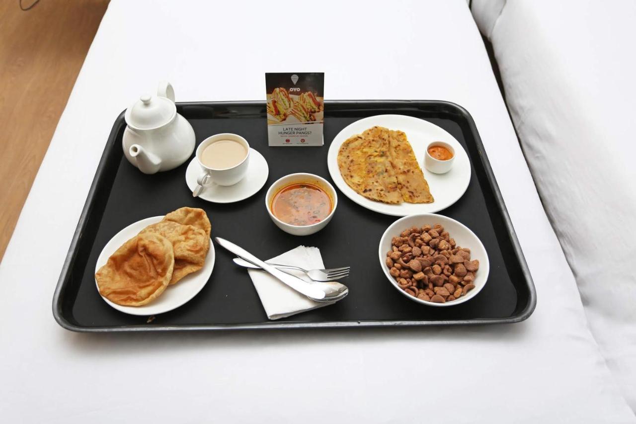 Oyo 4956 Hotel Maharaja Palace Kanpur Esterno foto